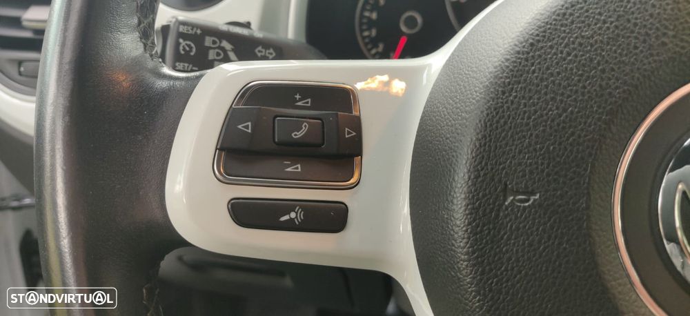 VW New Beetle 2.0 TSI Sport DSG - 32