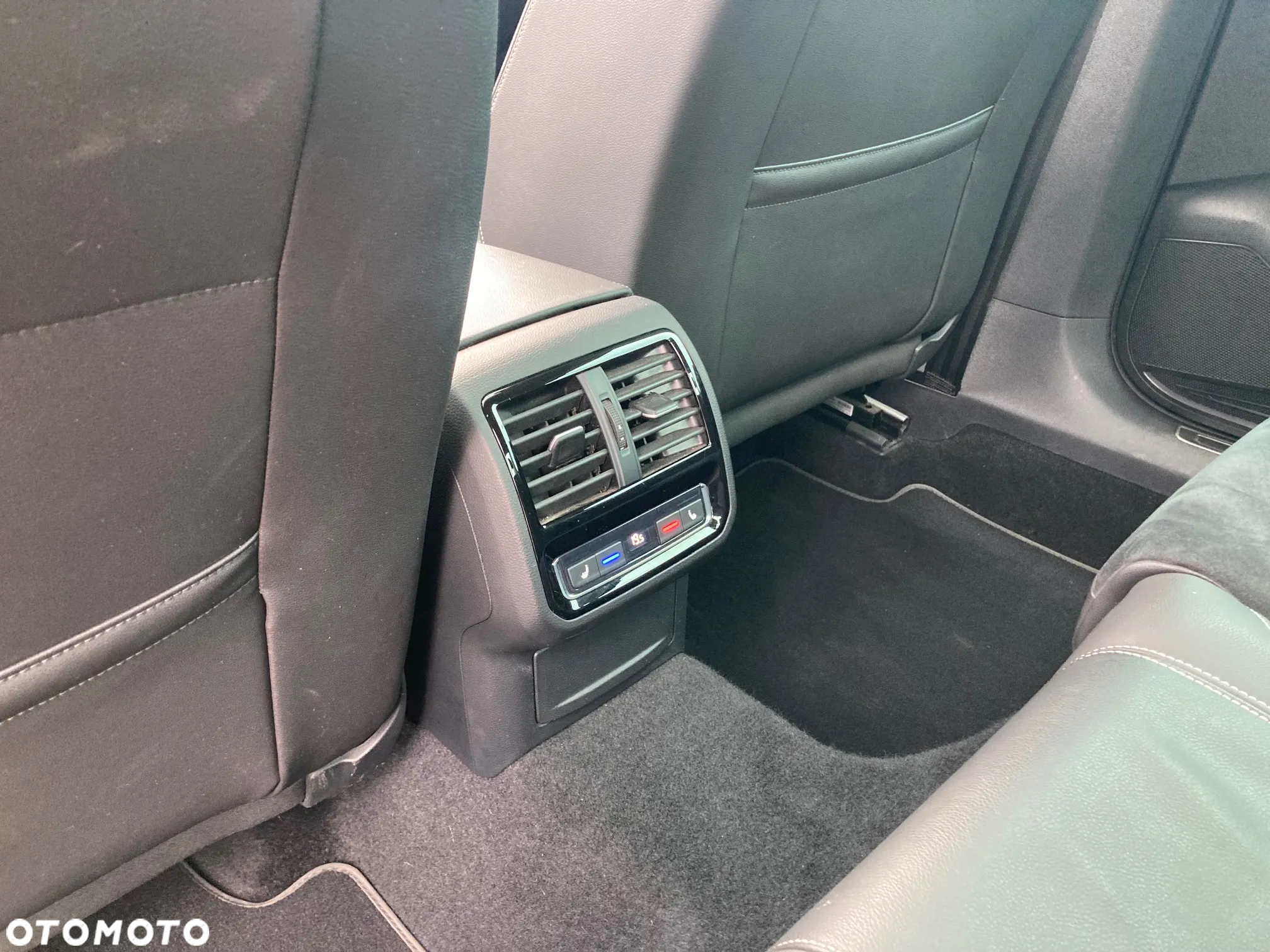 Volkswagen Passat 2.0 TSI Elegance DSG - 8