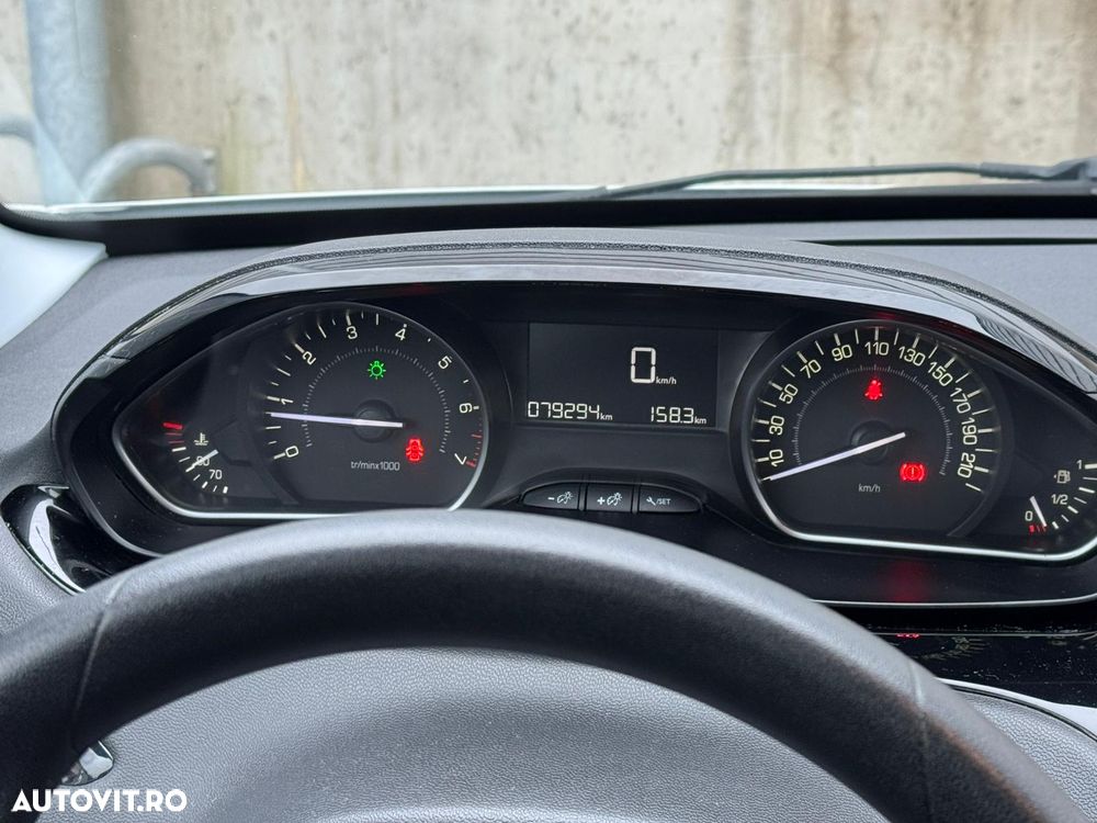 Peugeot 208 1.2 L PureTech STT Active - 10