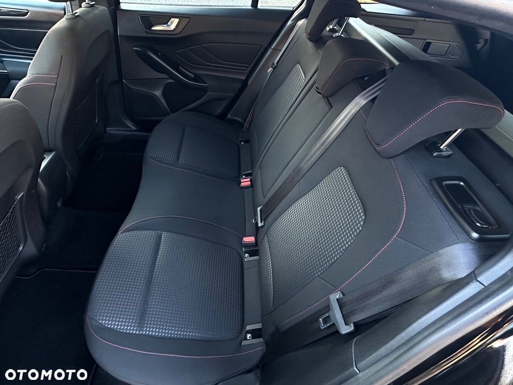 Ford Focus - 30