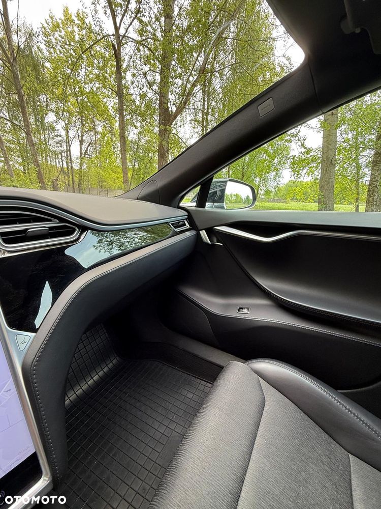 Tesla Model S - 19