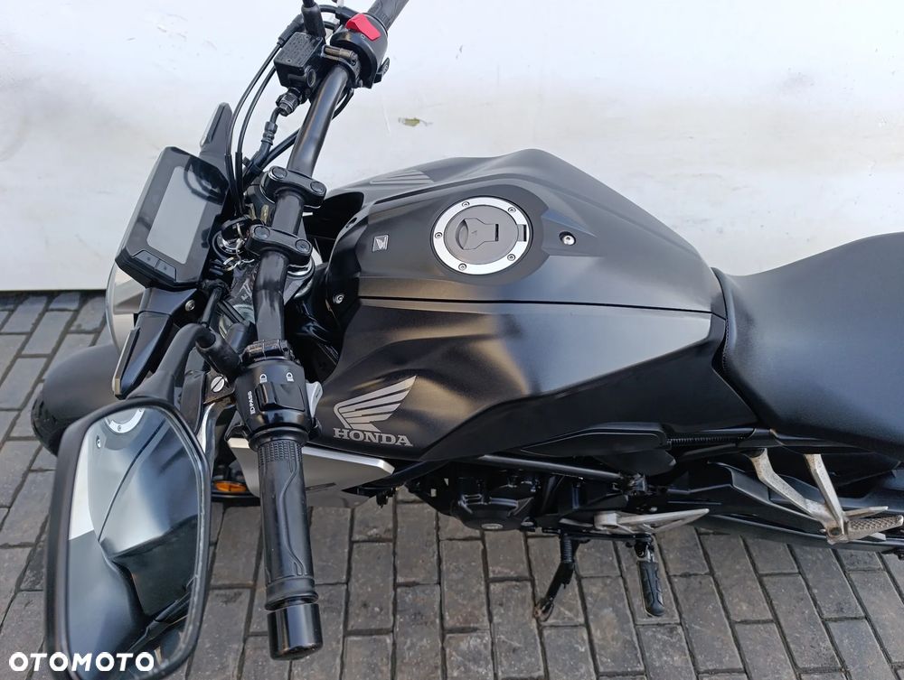 Honda CB - 12