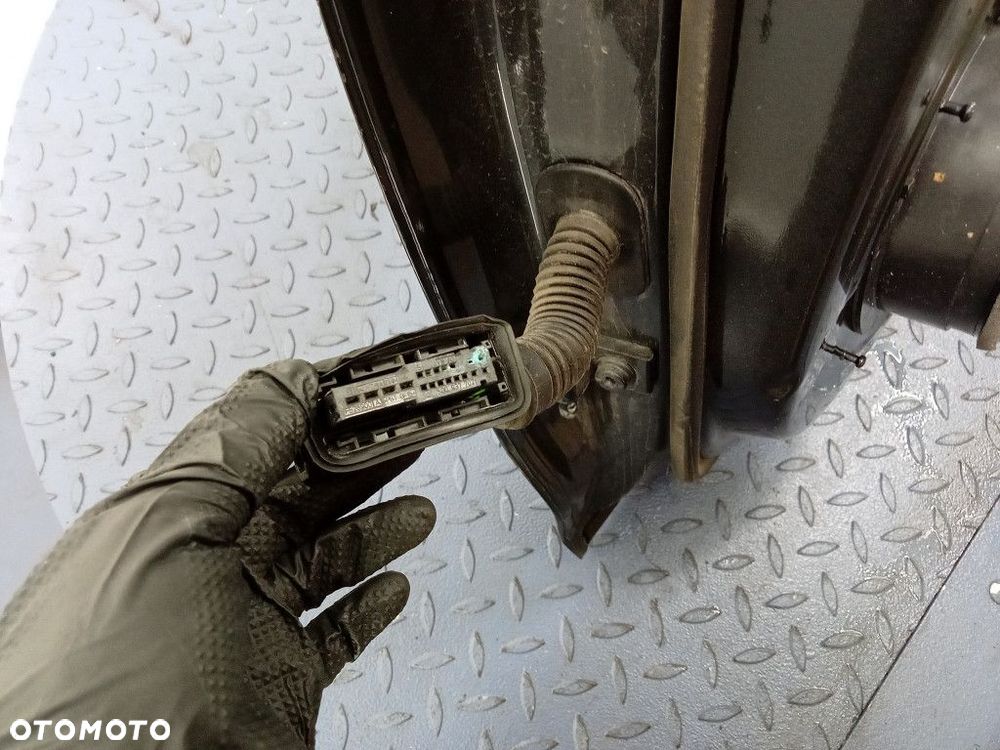 AUDI A4 B9 8W AVANT DRZWI TYŁ PRAWE TYLNE LX7L - 7