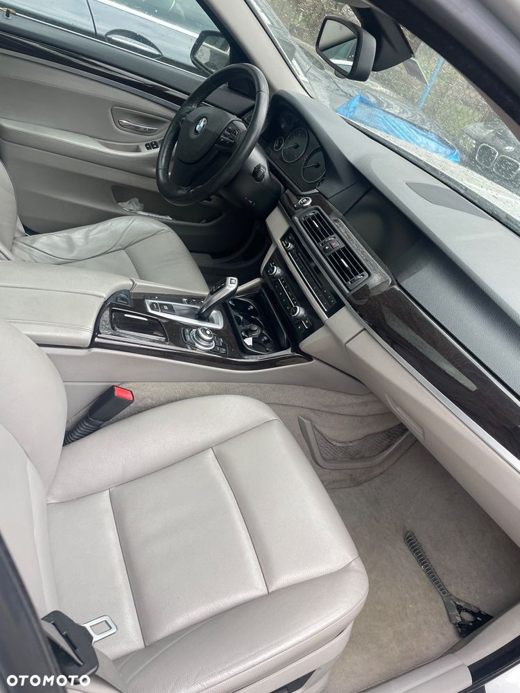 BMW Seria 5 528i - 5