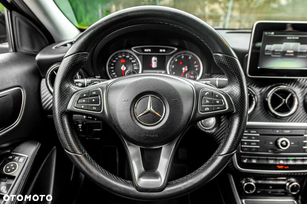Mercedes-Benz GLA 250 4Matic 7G-DCT Activity Edition - 22
