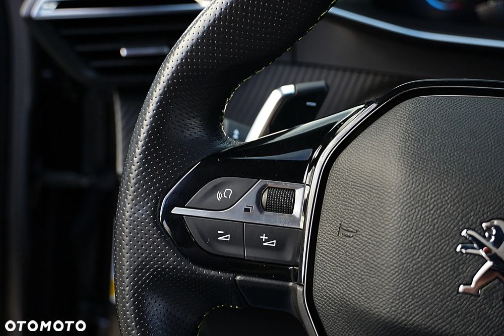 Peugeot 2008 PureTech 130 EAT8 GT - 27
