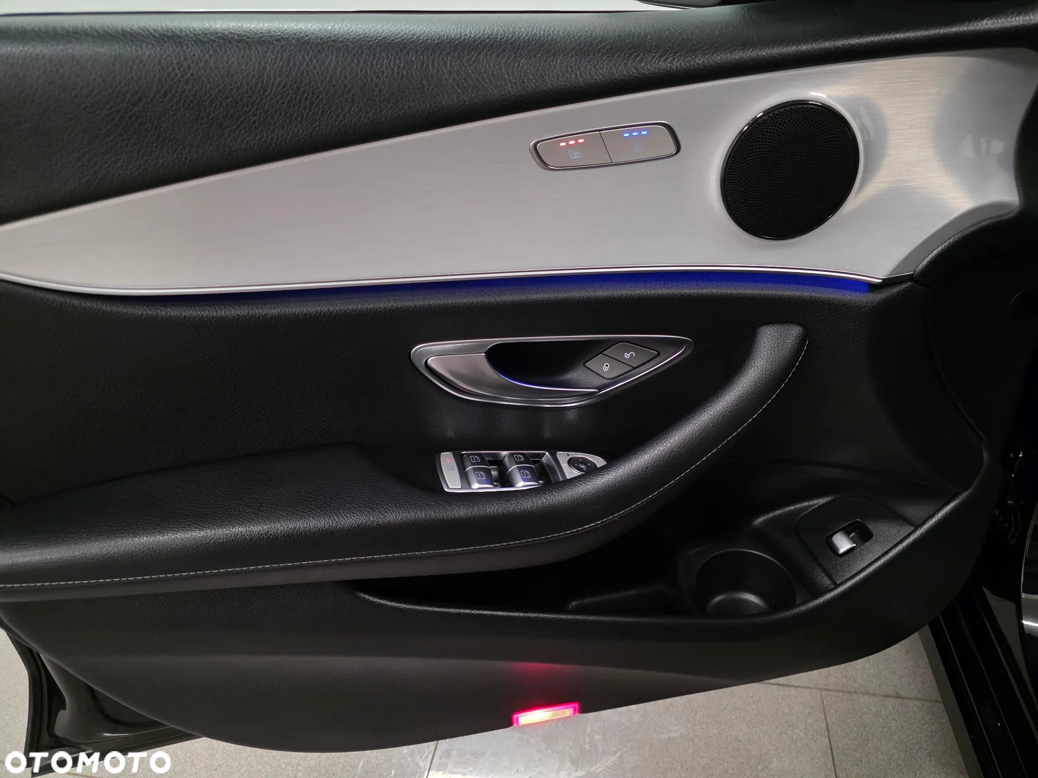 Mercedes-Benz Klasa E 220 d 4Matic 9G-TRONIC AMG Line - 25