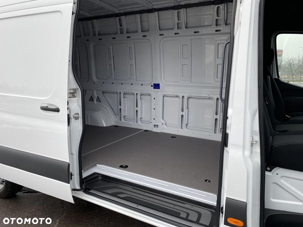 Mercedes-Benz Sprinter - 18