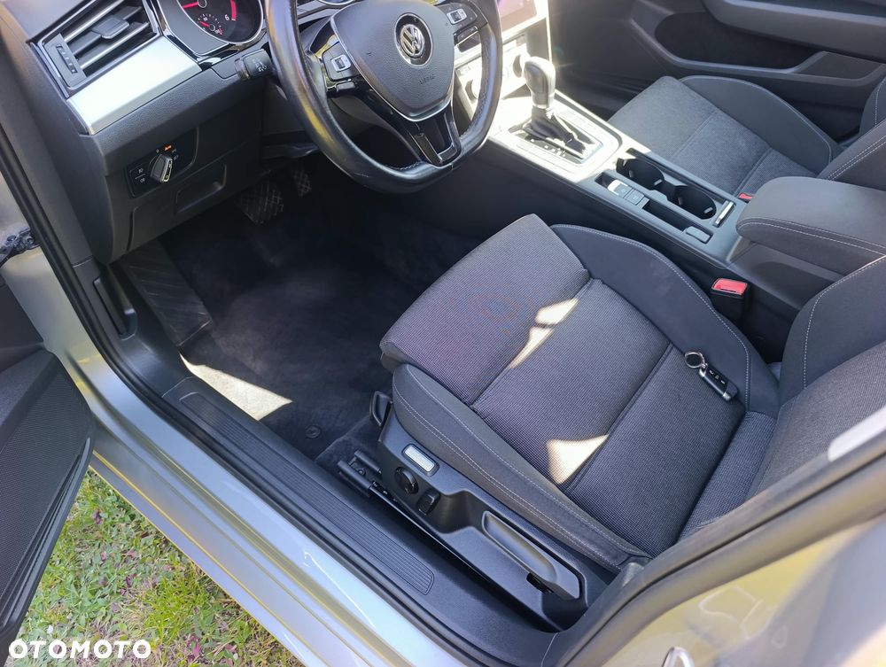 Volkswagen Passat - 14