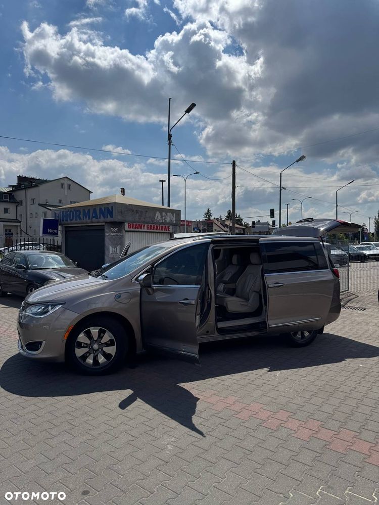 Chrysler Pacifica - 16