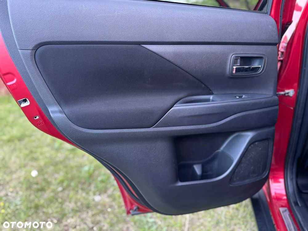 Mitsubishi Outlander 2.0 Intense 4WD CVT - 35