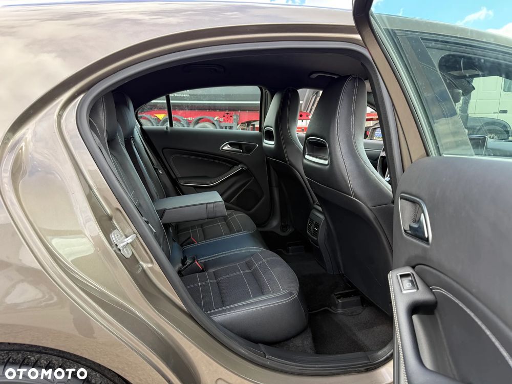 Mercedes-Benz Klasa A 180 (BlueEFFICIENCY) AMG Sport - 25