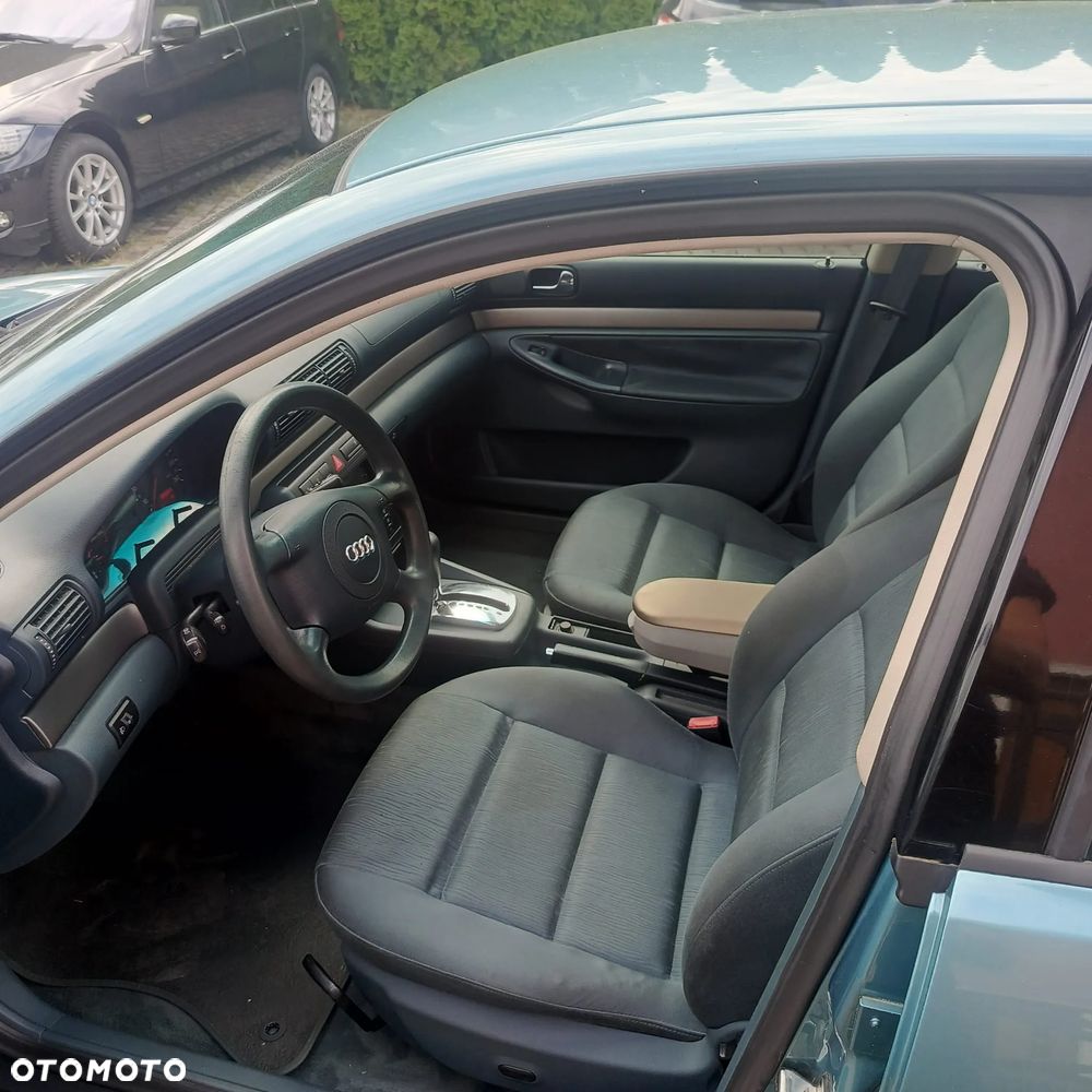 Audi A4 Limousine 1.8 - 17