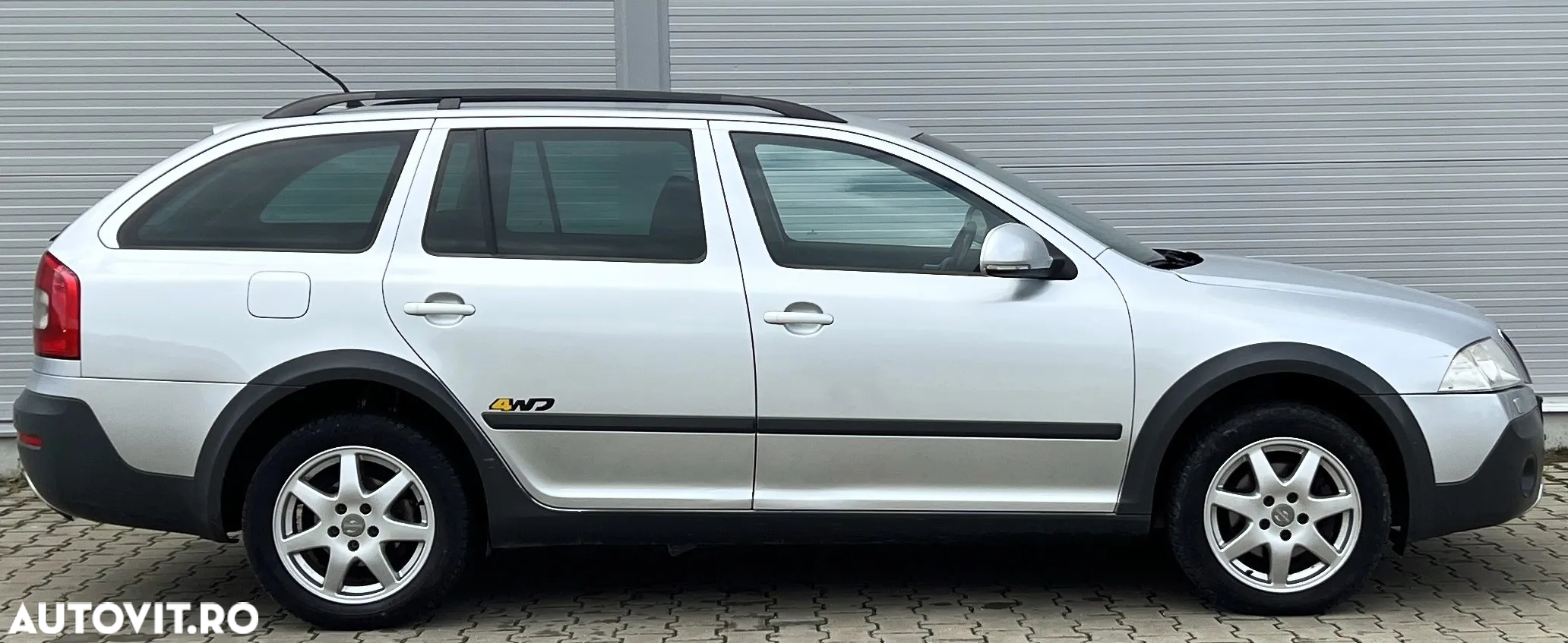 Skoda Octavia Combi 2.0 TDI DPF Scout 4x4 - 3