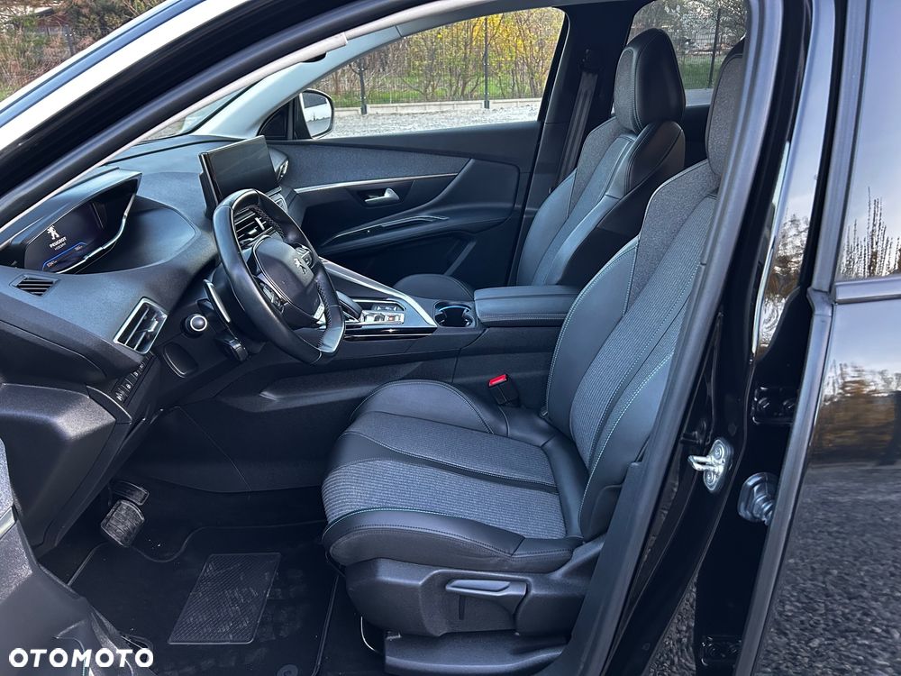 Peugeot 3008 225 e-EAT8 Allure Pack - 32