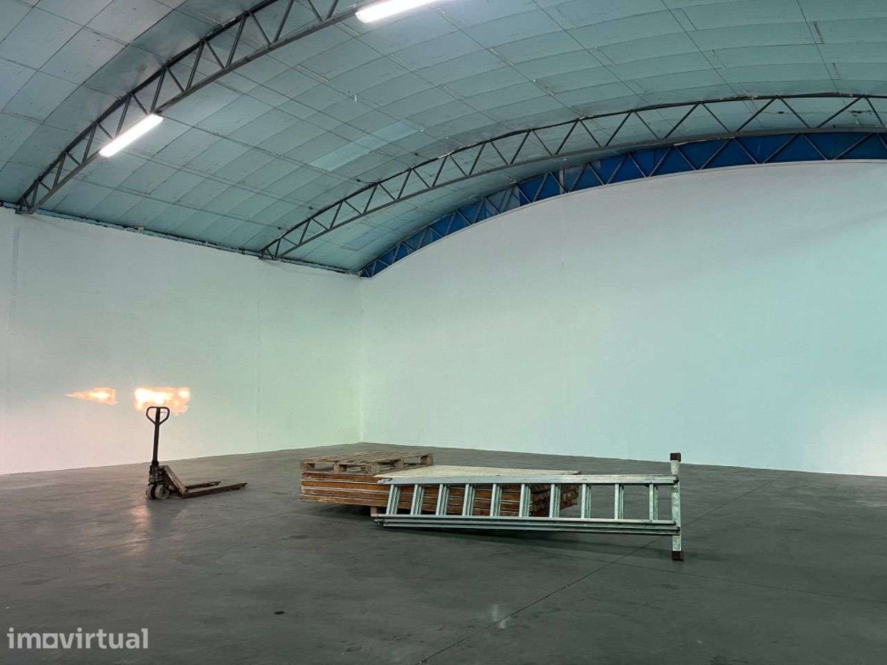 Armazém para arrendar região Centro - Mealhada - Grande imagem: 4/4