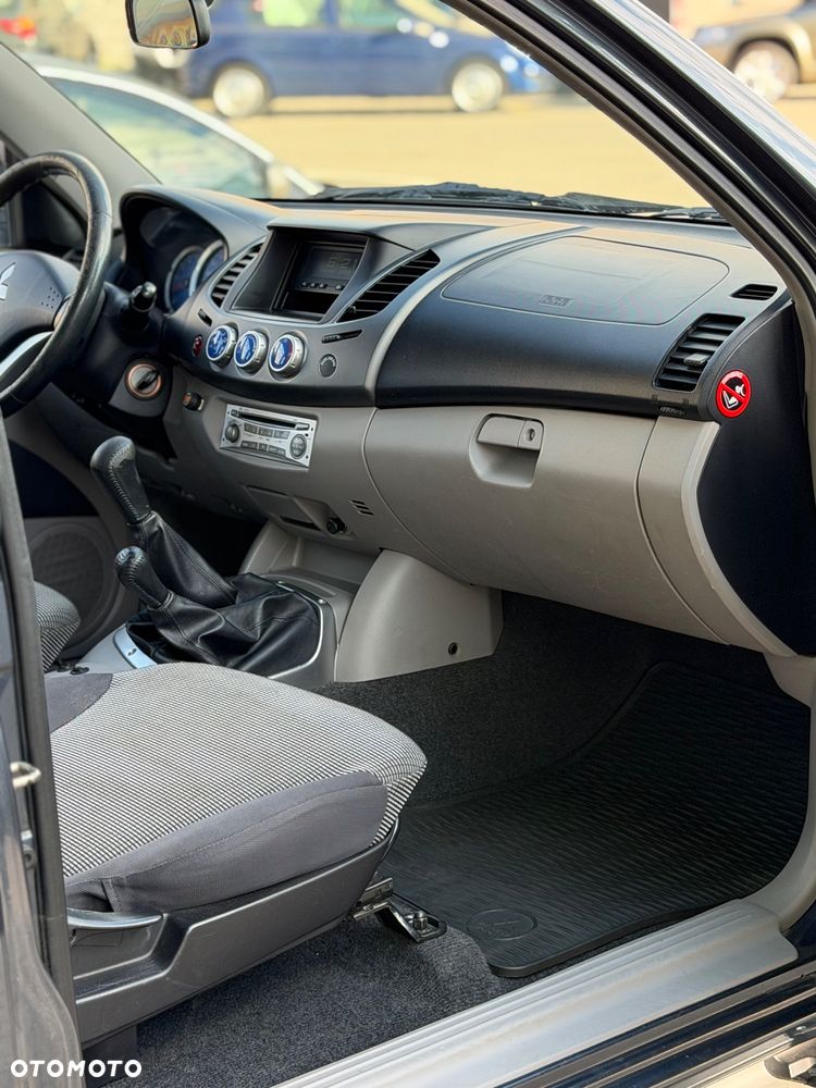 Mitsubishi L200 Pick Up 4x4 Intense Club Cab - 34