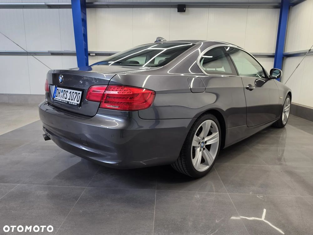 BMW Seria 3 320d Edition Exclusive - 17