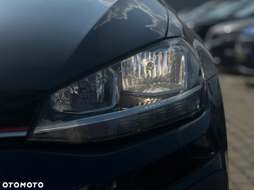 Volkswagen Golf - 11