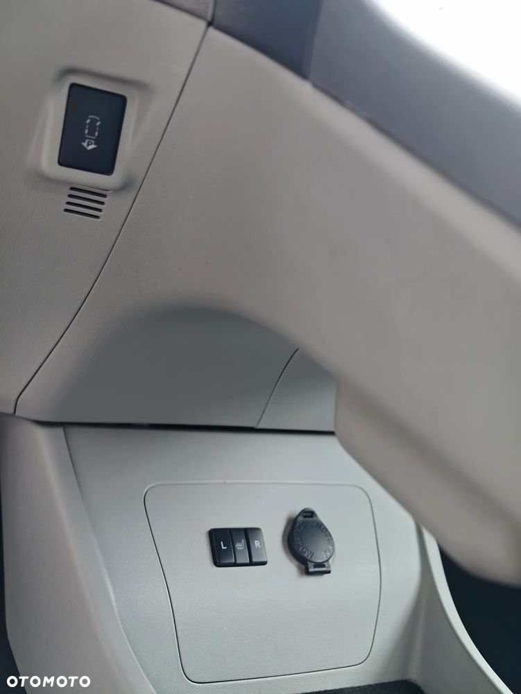 Toyota Prius 1.8 HSD Prestige - 23