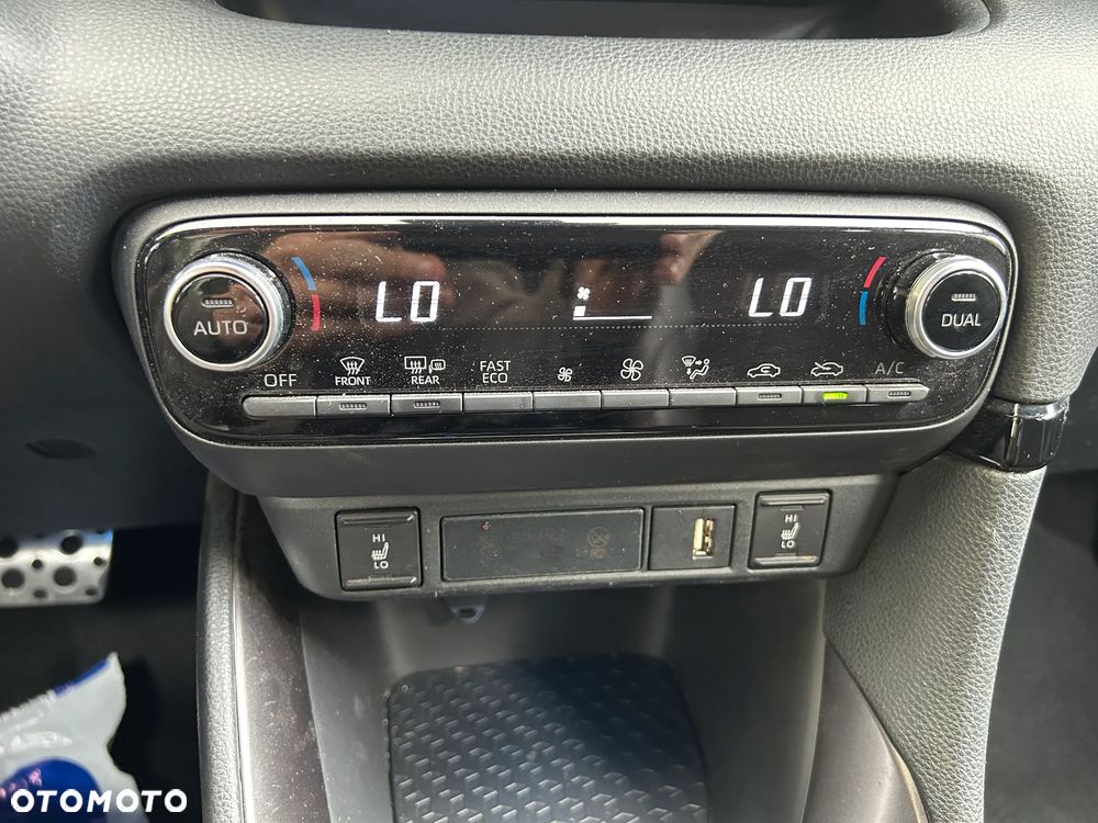 Toyota Yaris Hybrid 1.5 GR Sport - 23