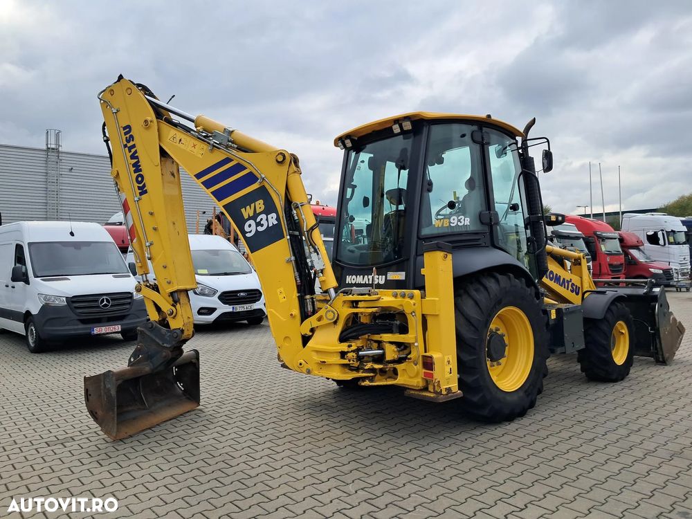 Komatsu wb93r-8 4x4 cupa multifunctionala 4 cupe brat telescopic - 3