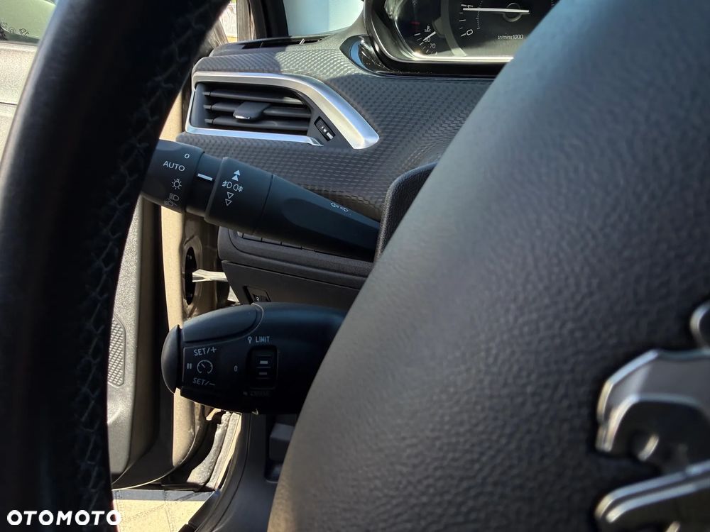 Peugeot 2008 PureTech 82 Allure - 20