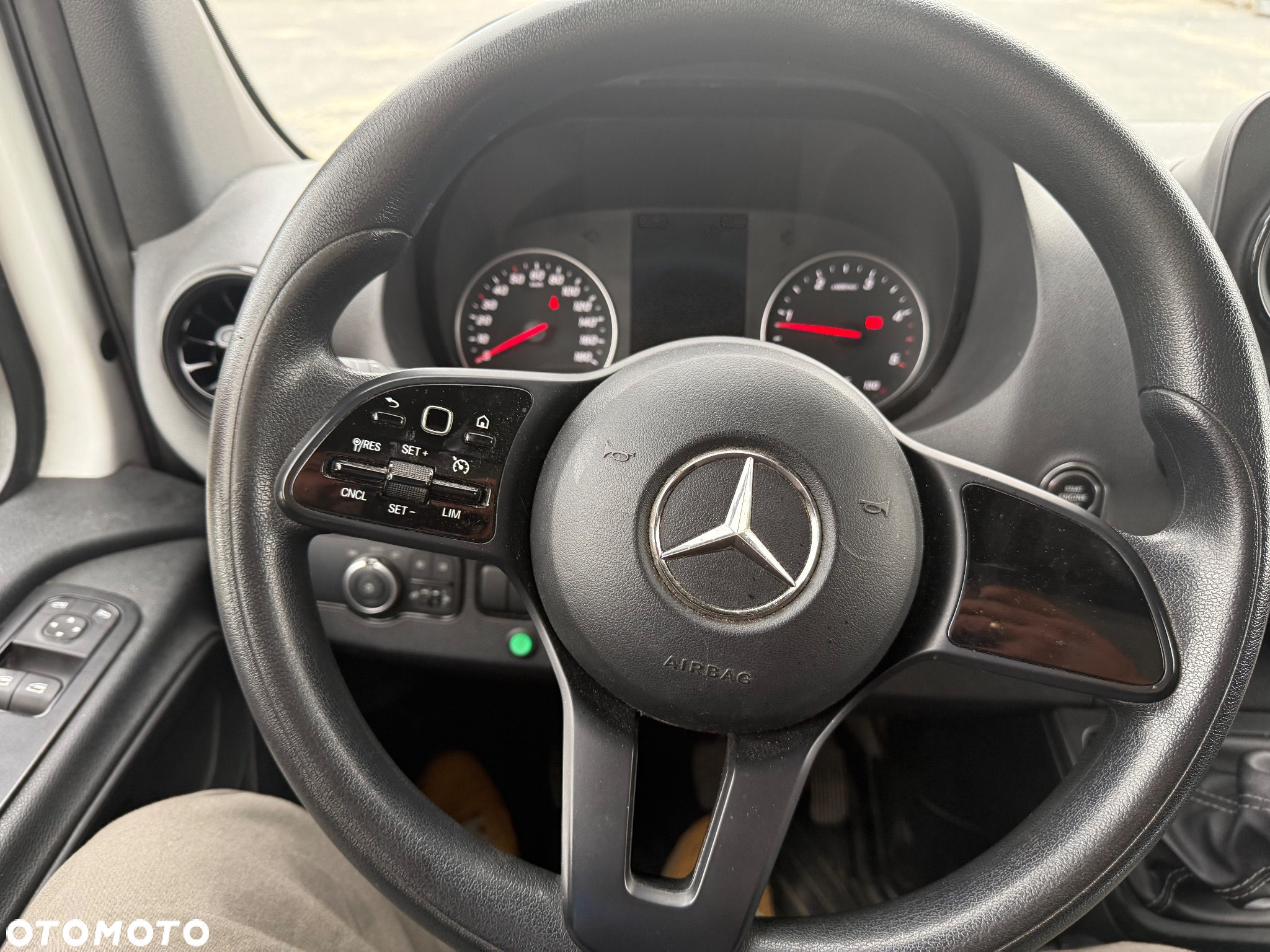 Mercedes-Benz Sprinter - 9