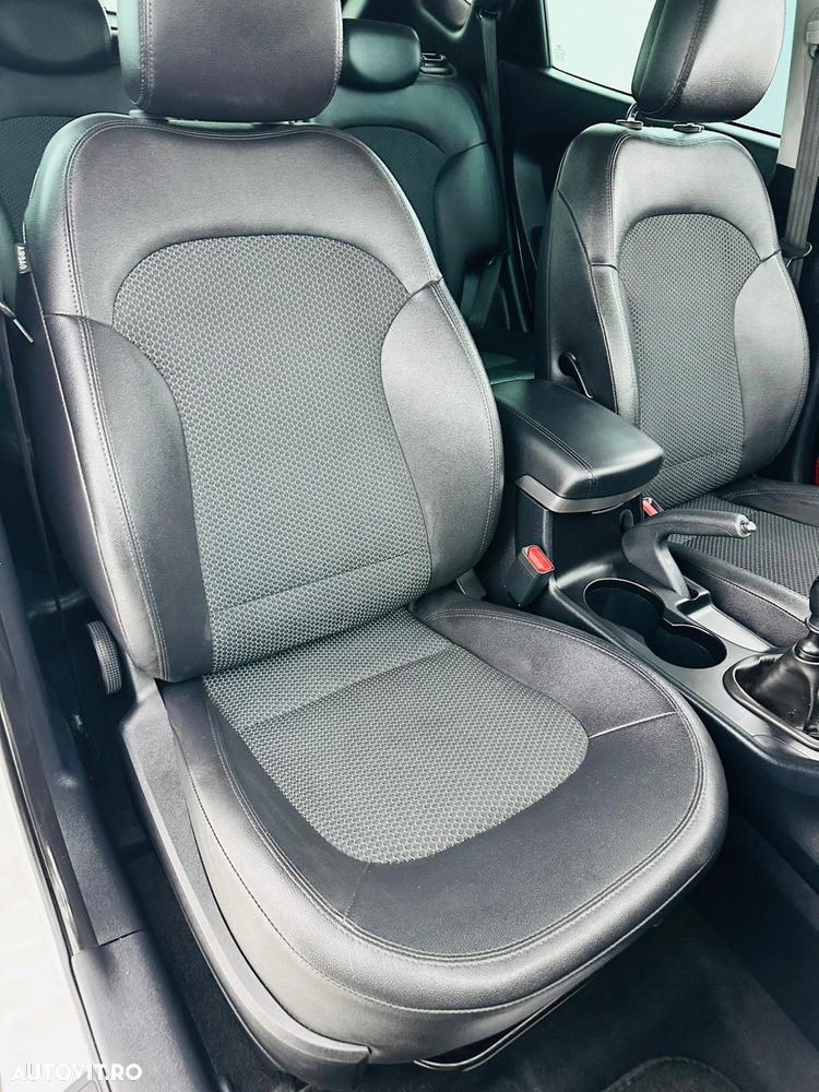 Hyundai ix35 1.7 CRDI 2WD blue Finale Gold - 18