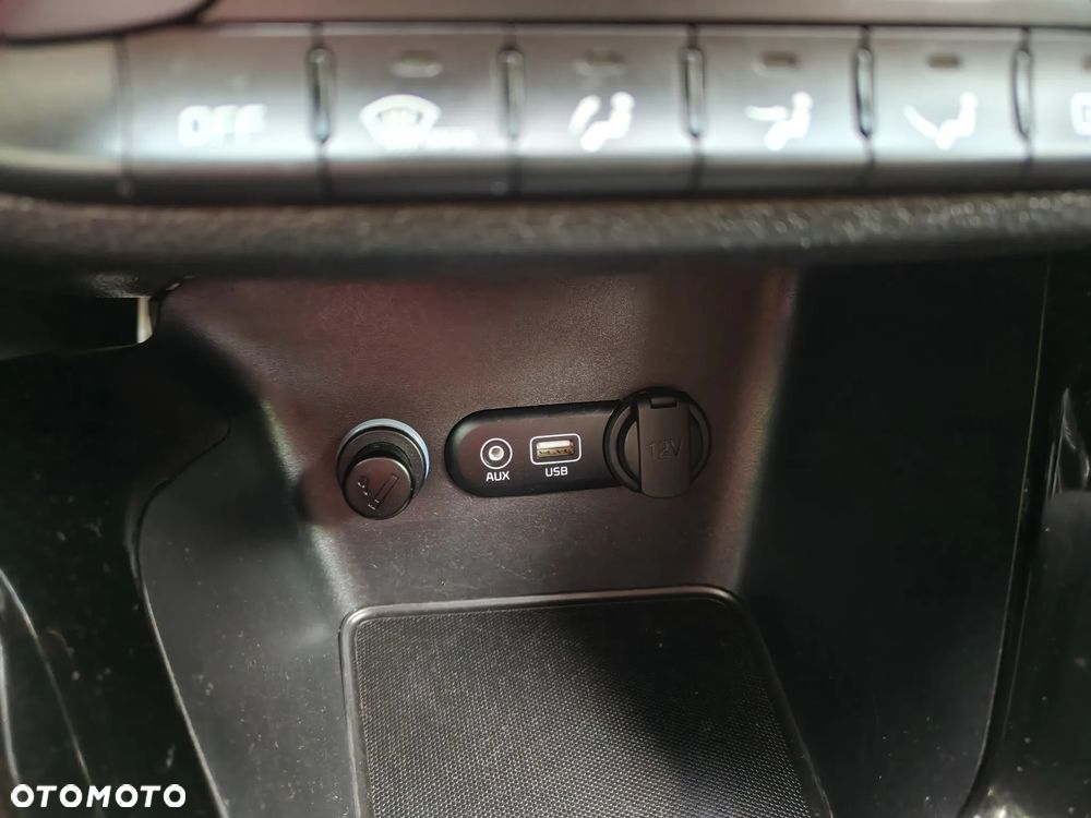 Kia Ceed - 36