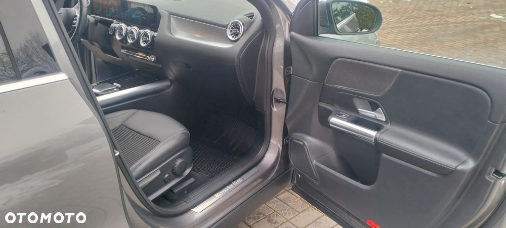 Mercedes-Benz EQA 350 66.5kWh 4-Matic AMG Line - 8