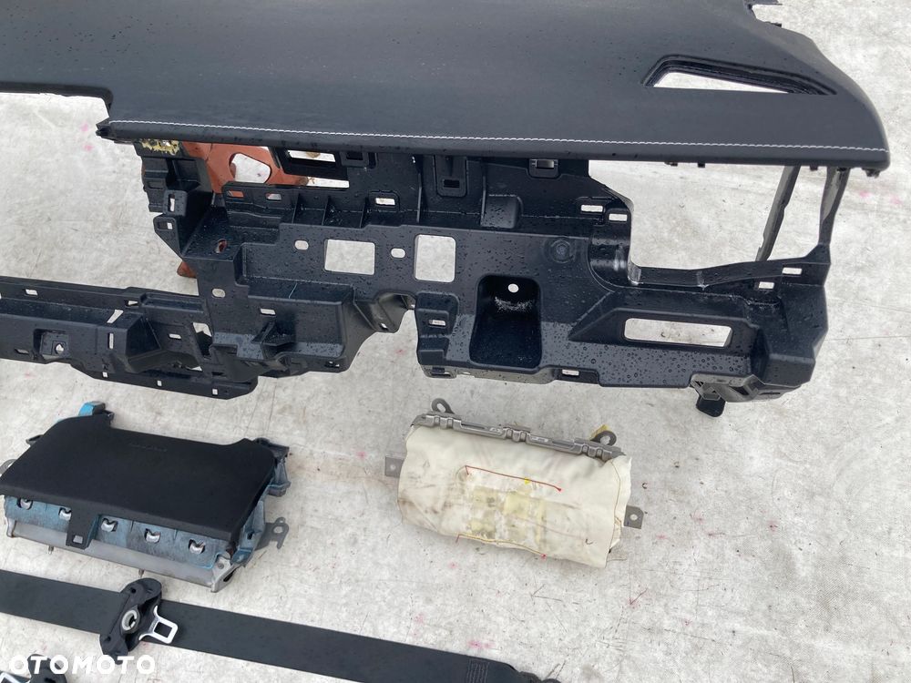 TOYOTA COROLLA E21 DESKA SKÓRA SZYTA KONSOLA KOKPIT PULPIT PÓŁKA PARAPET AIRBAG PODUSZKI POWIETRZNE KURTYNA KURTYNY FOTELA FOTELOWE PASY PAS - 8