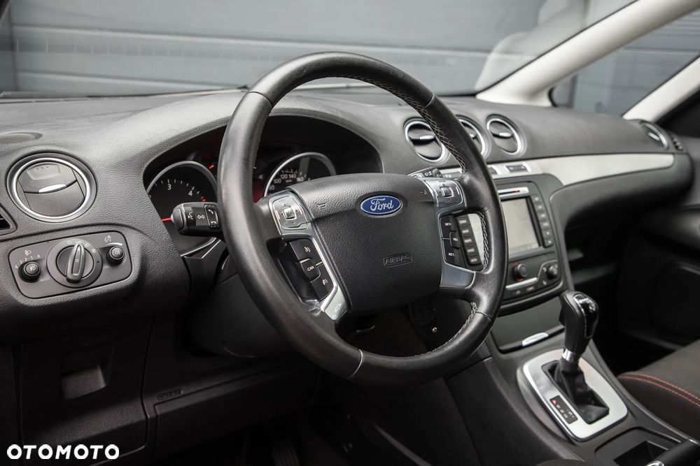 Ford S-Max - 12