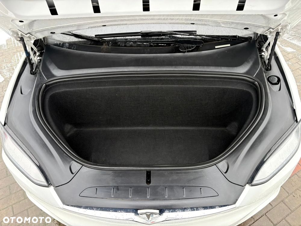Tesla Model X - 7