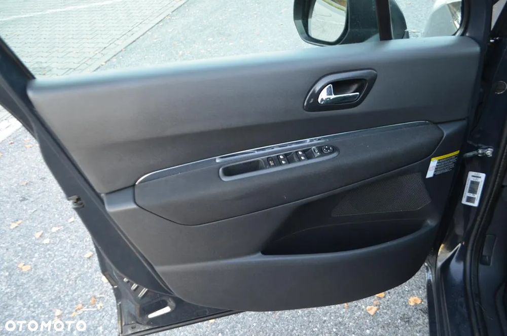 Peugeot 5008 HDI 160 Automatik Business-Line - 24