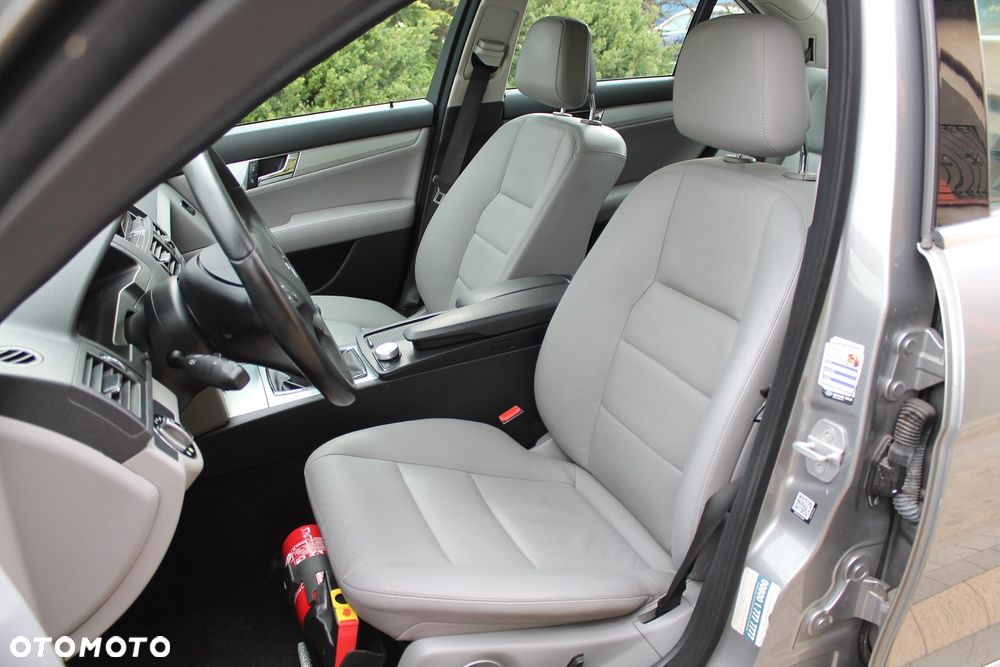Mercedes-Benz Klasa C 220 CDI DPF Avantgarde - 16
