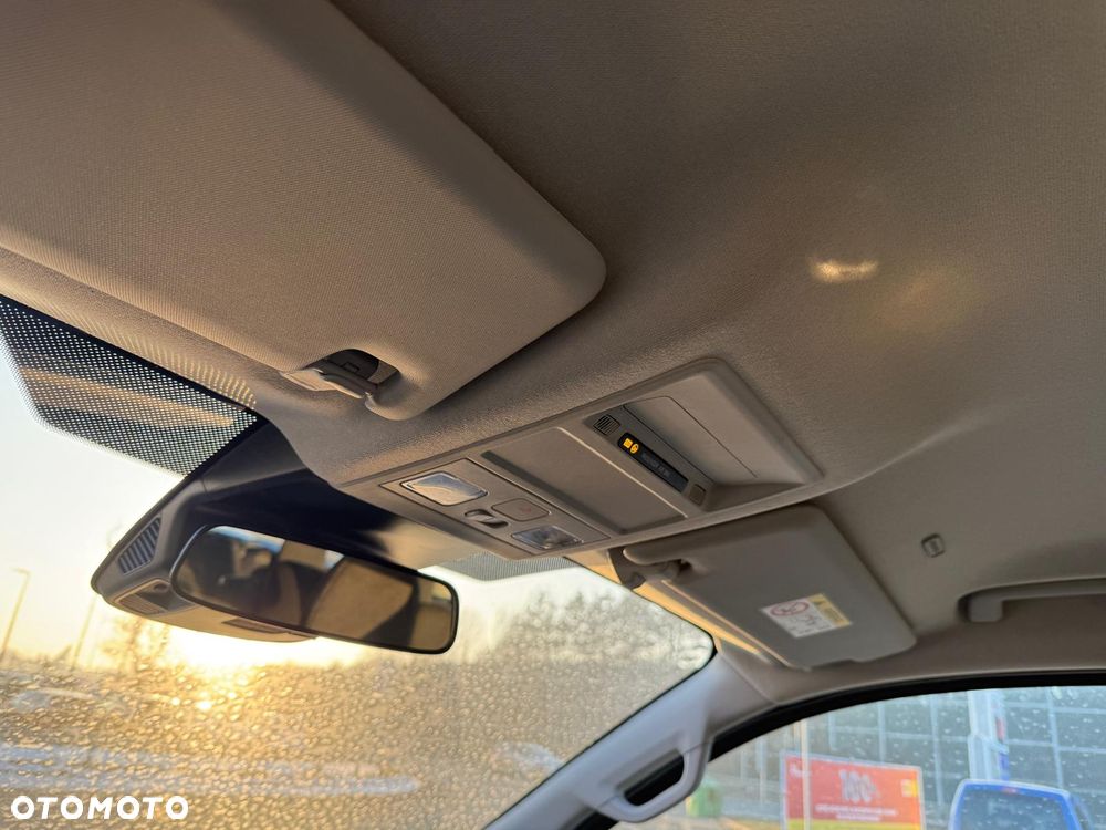 Volkswagen Transporter Kombi L2H1 - 32