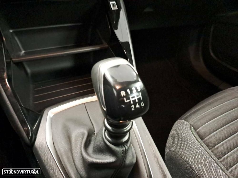 Peugeot 2008 1.2 PureTech Active - 12
