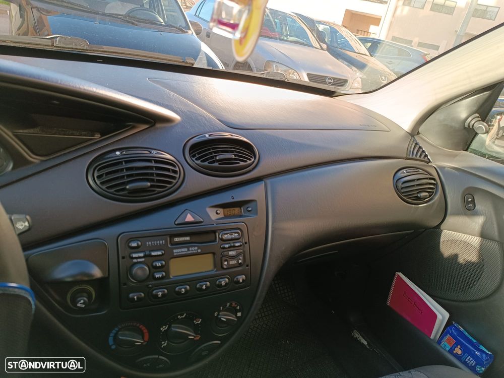 Ford Focus 1.4 Ambiente - 6