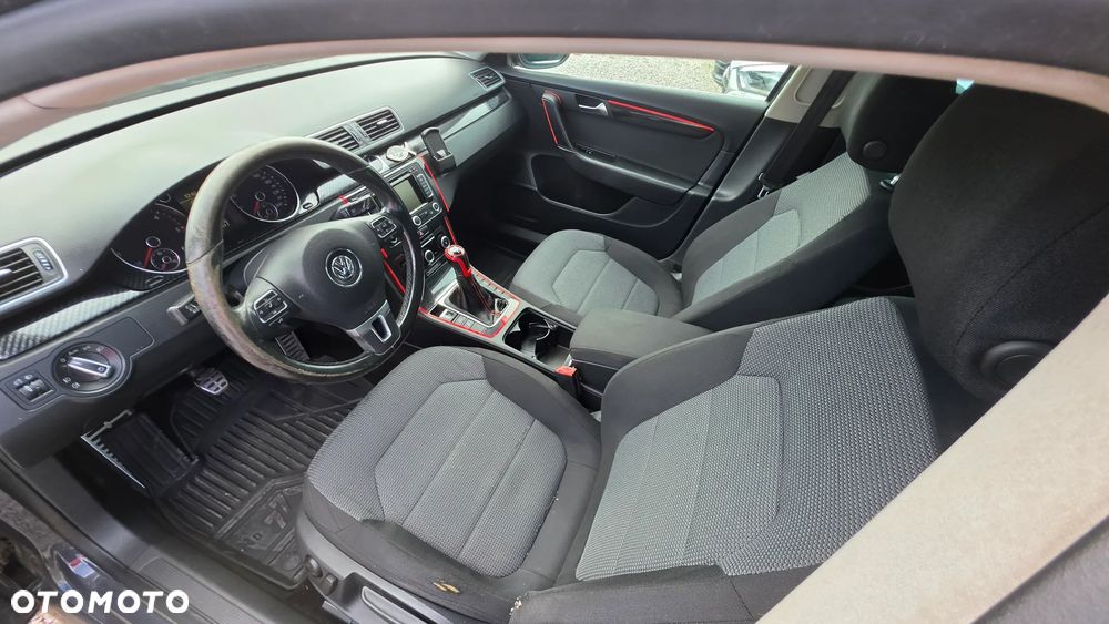 Volkswagen Passat 1.6 TDI BlueMotion Technology Comfortline - 24