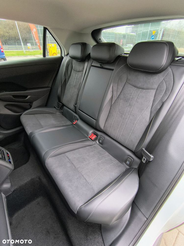 Volkswagen T-Roc - 32