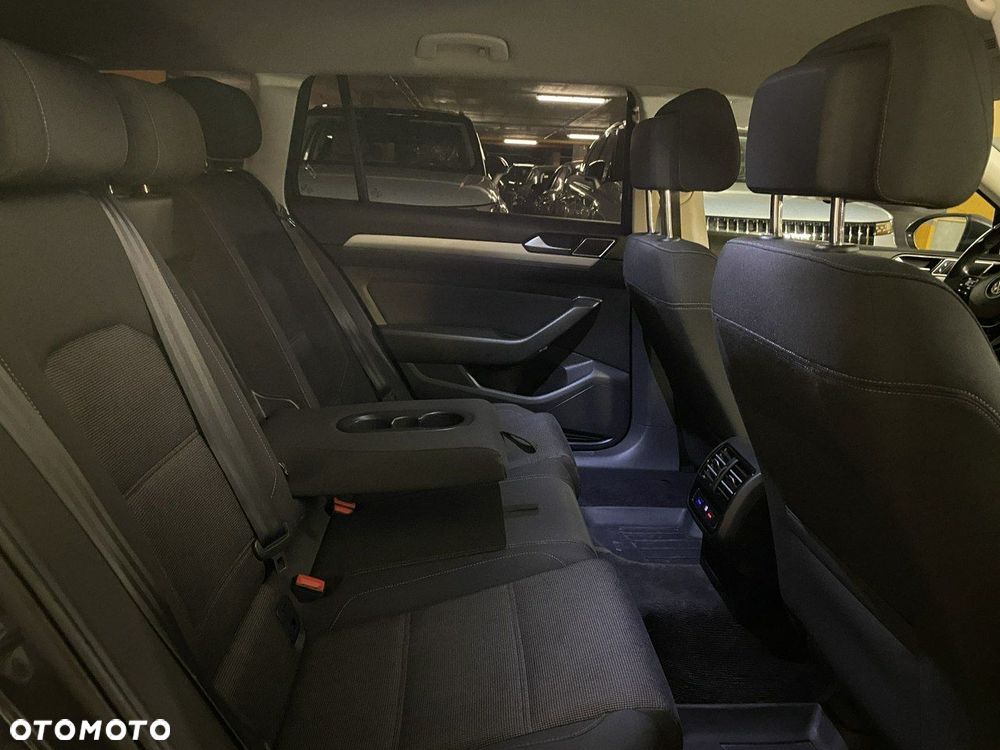 Volkswagen Passat - 14