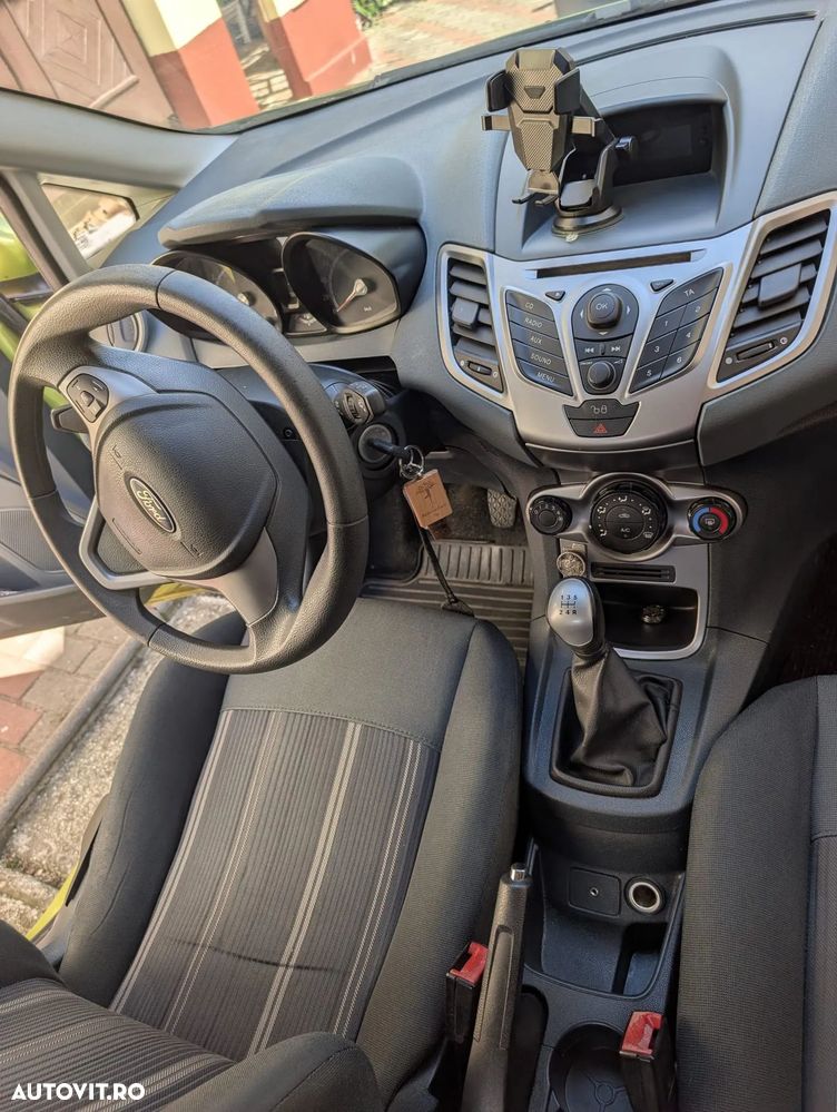 Ford Fiesta 1.25i Ghia - 12