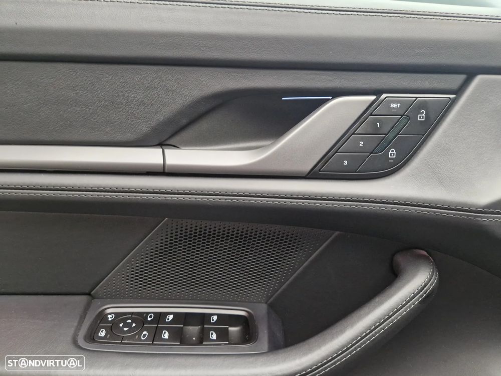 Porsche Taycan Standard - 33