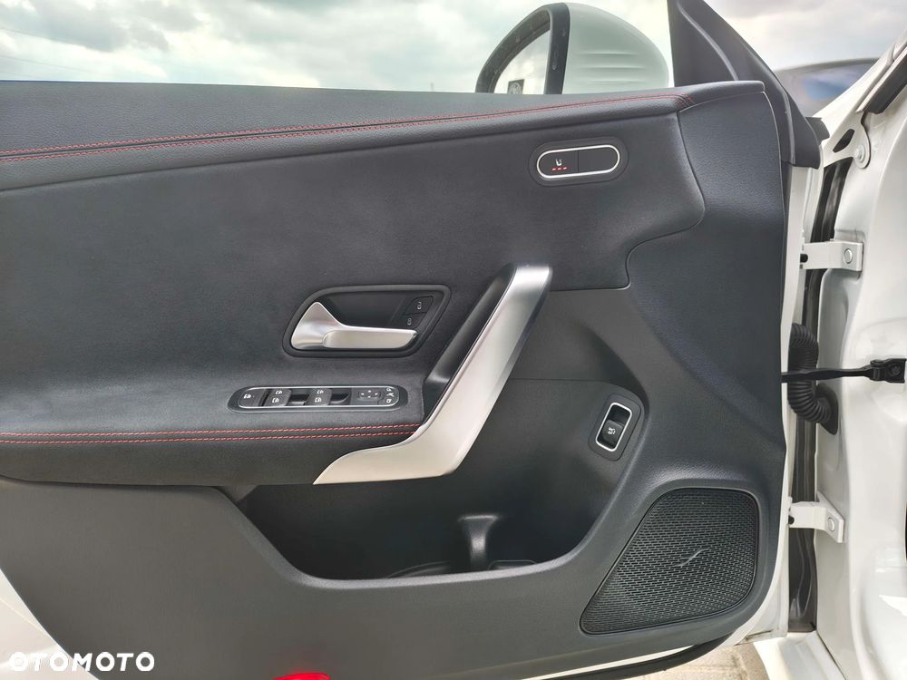 Mercedes-Benz CLA 200 mHEV AMG Line 7G-DCT - 15