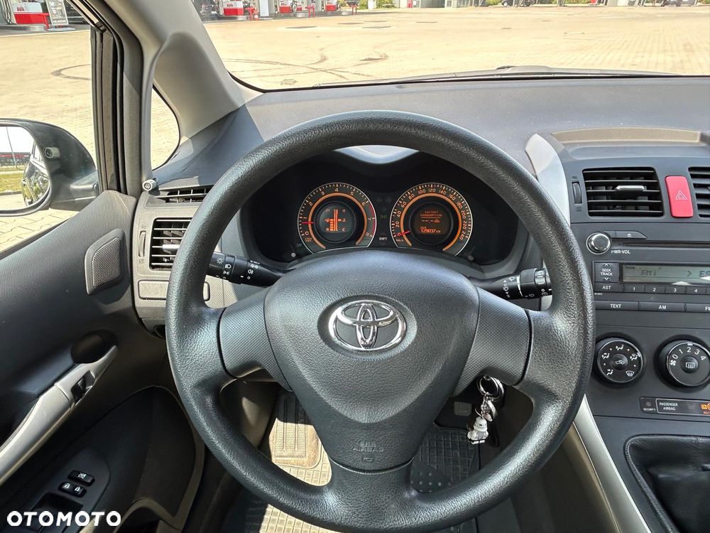 Toyota Auris 1.33 VVT-i Terra - 11