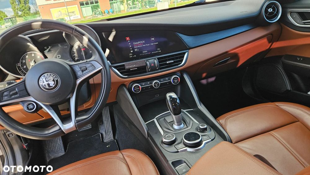 Alfa Romeo Giulia 2.0 Turbo Veloce Q4 - 16