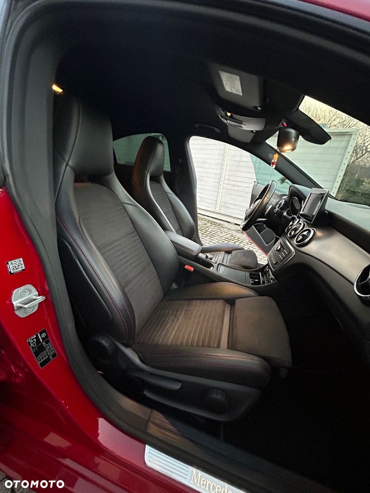 Mercedes-Benz CLA 180 7G-DCT SCORE - 10