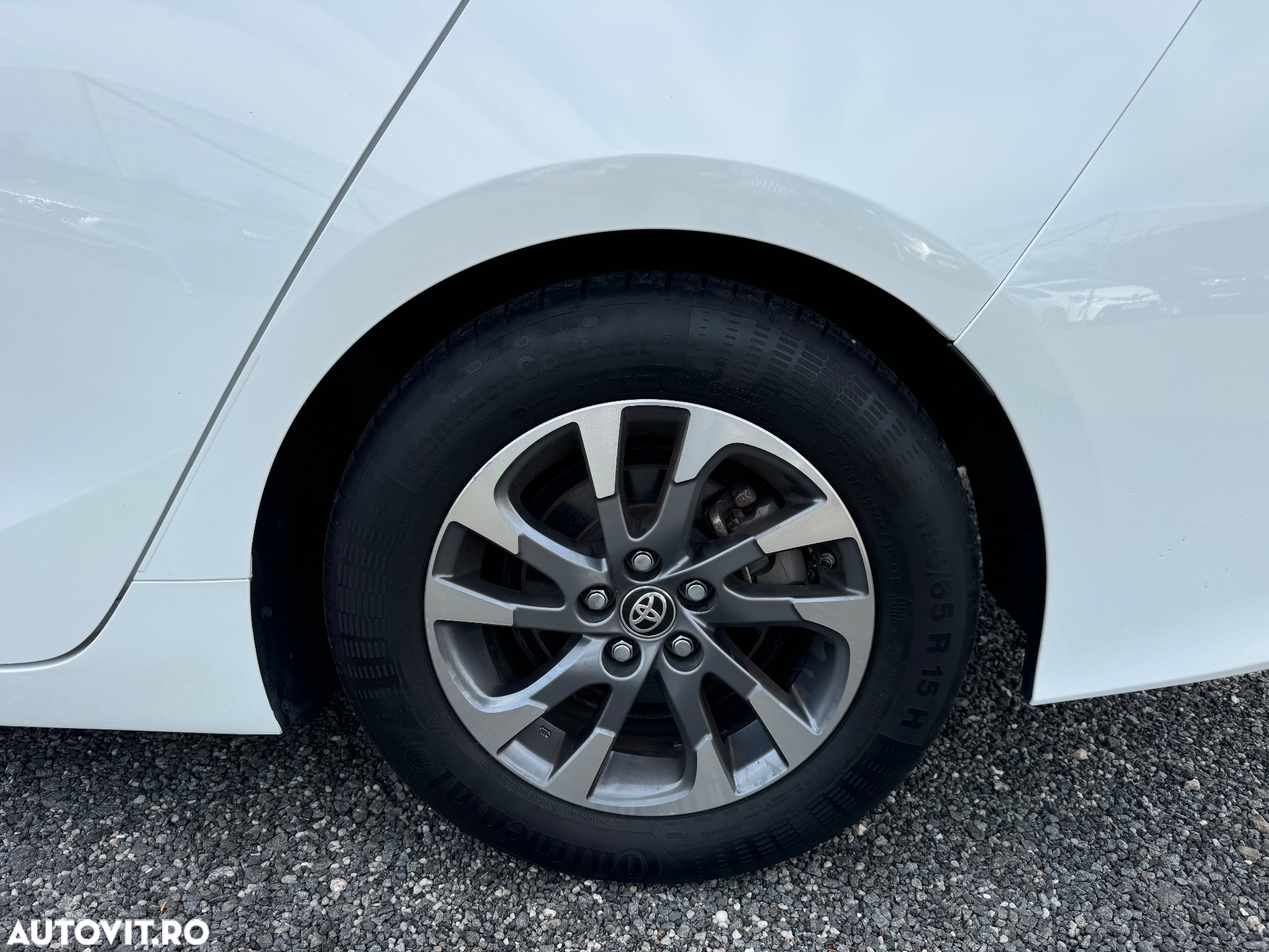 Toyota Prius Plug-in Hybrid Solar - 22