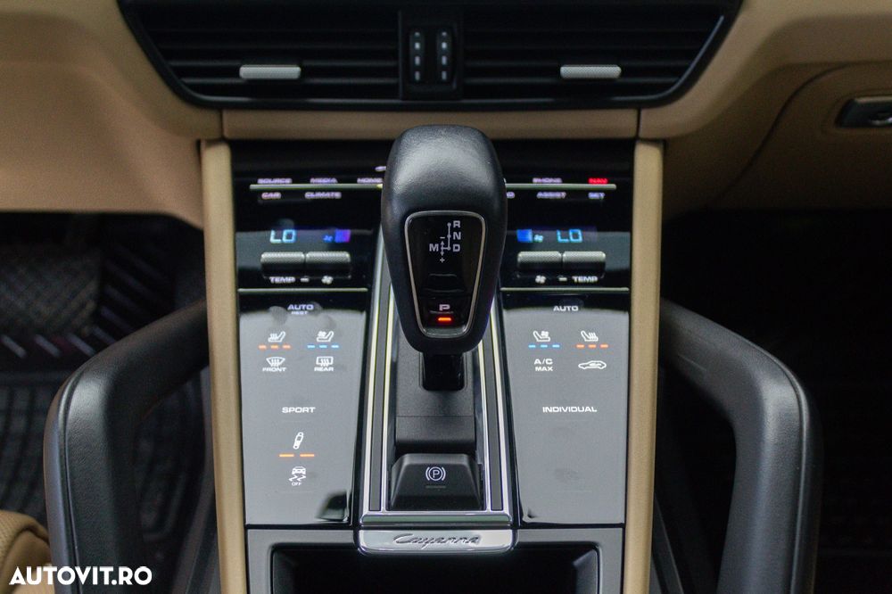 Porsche Cayenne - 16